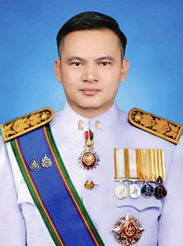 นายสถาพร  โพธิ์หวี